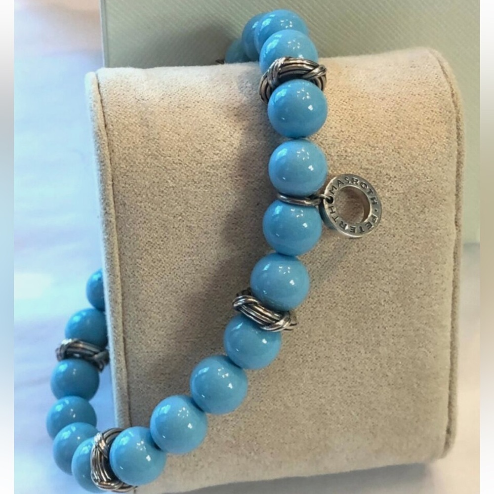 PETER THOMAS ROTH
Bead Bracelet in 9mm blue bead and  earrings
